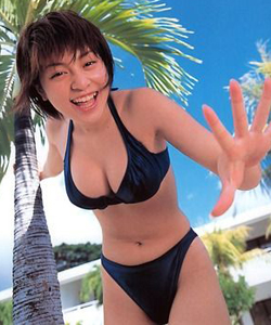 Aya FUJIMOTO - 藤本AYAY, pornostar japonaise / actrice av. également connue sous le pseudo : Ayay FUJIMOTO - 藤本AYAY