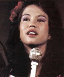 China Leigh, pornostar occidentale d'origine asiatique. également connue sous les pseudos : Sandi Browne, Tina Austin, Tina Orchid, Tina Wong