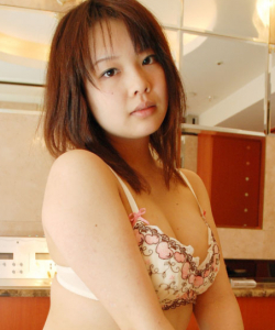Kanae - かなえ, pornostar japonaise / actrice av. également connue sous les pseudos : Emiri - えみり, HITOE, Sayuri - さゆり, Yui TAGUCHI - 田口唯