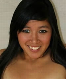 Kira Tran, pornostar occidentale d'origine asiatique.
