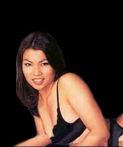 Leah Santiago, pornostar occidentale d'origine asiatique.