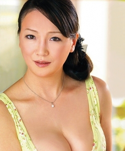 Mirei KYÔNO - 京野美麗, pornostar japonaise / actrice av. également connue sous les pseudos : Mirei KYOHNO - 京野美麗, Mirei KYOUNO - 京野美麗