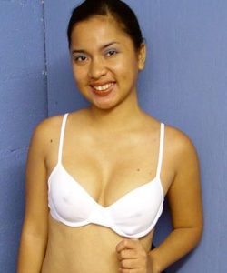 Nakia Ty, pornostar occidentale d'origine asiatique. également connue sous les pseudos : Adya, Nakai, Nakia Thai
