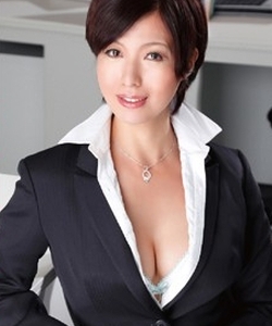 Shino MANAMI - 真波紫乃, pornostar japonaise / actrice av. également connue sous le pseudo : Kaori FUKUYAMA - 福山香織