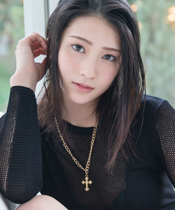Suzu HONJÔ - 本庄鈴, pornostar japonaise / actrice av. également connue sous les pseudos : Suzu HONJOH - 本庄鈴, Suzu HONJOU - 本庄鈴