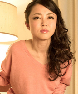 Yuki AYAHA - 絢葉由貴, pornostar japonaise / actrice av. également connue sous les pseudos : Natsumi HIROSE - 広瀬奈津美, Yuki AYANAMI - 彩波有紀