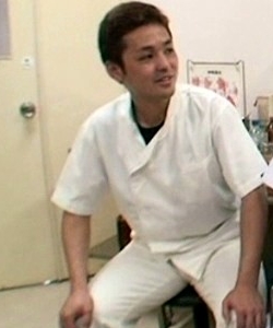 Aoyagi - 青柳, pornostar japonaise / acteur av. également connu sous le pseudo : Masaru AOYAGI - 青柳勝